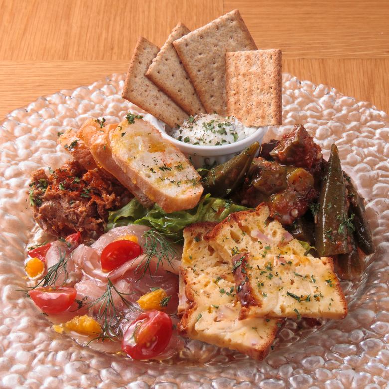 Assortment of 5 appetizers (2 servings or more)