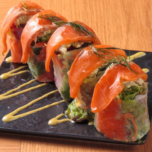 アボカドとスモークサーモンの生春巻き