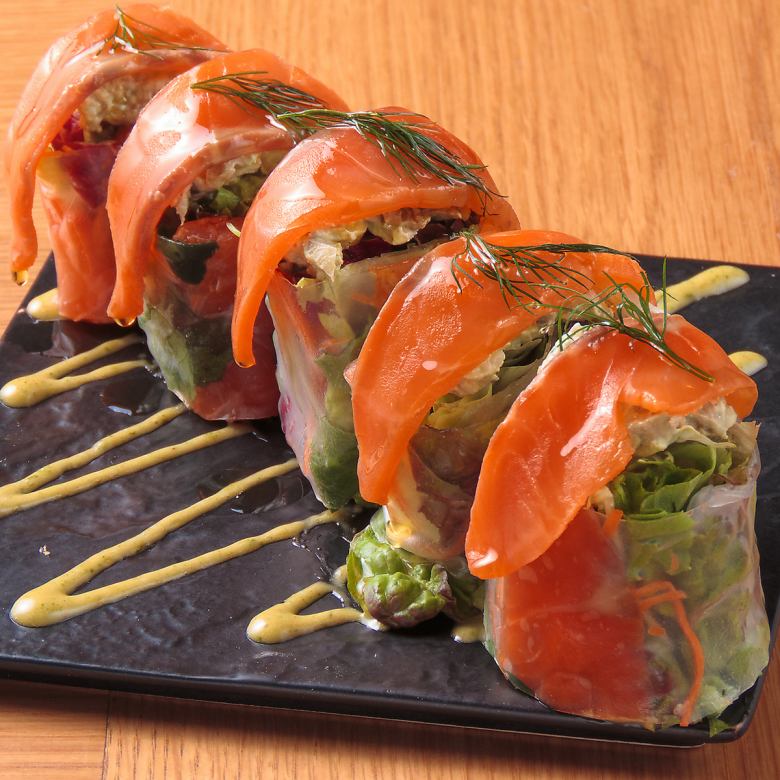 Avocado and smoked salmon spring rolls