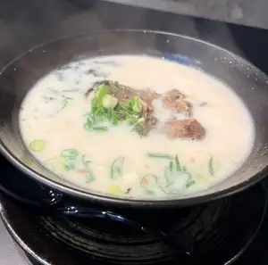 牛骨テールラーメン