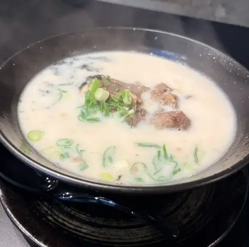 牛骨テールラーメン