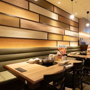 Enjoy your banquet in a casual and stylish space! Enjoy a pleasant time in a bright, relaxing space.