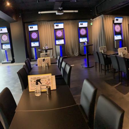 [Table seats for 4 people] A 5-minute walk from Umeda Station! It's easy to use because it's easy to access. It's a restaurant that can be used by both small and large groups, so please come and visit us according to your situation! Smoking is allowed inside the restaurant. .The all-you-can-drink option is 2,500 yen for 2 hours, making it ideal for various parties.Umeda×Private room×Anniversary×Reservation×Women's party×All-you-can-drink×Second party×Darts♪