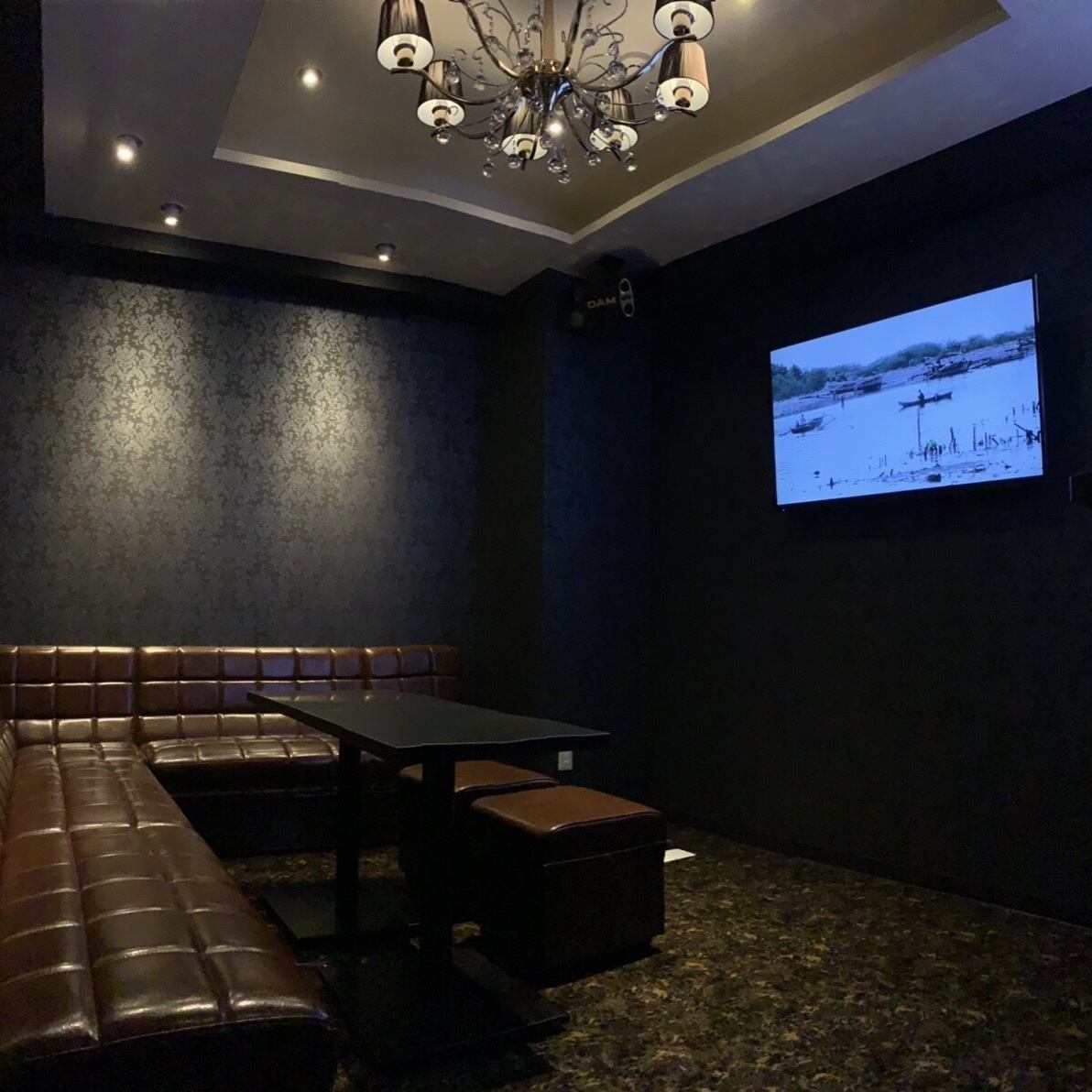 プライベート空間で楽しめる！広々とした個室完備♪