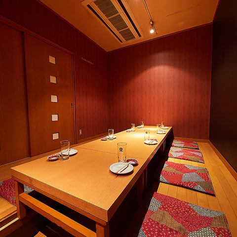 【最大20名様までOK★完全個室】最大20名様まで収容可能な広々したほりごたつ席をご用意！完全個室のため周りを気にせず快適にお過ごしいただけます。記念日などのプライベートシーンはもちろん、接待などビジネスシーンなど、幅広いシーンでご活用くださいませ♪
