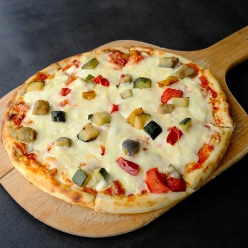 채색 야채 피자