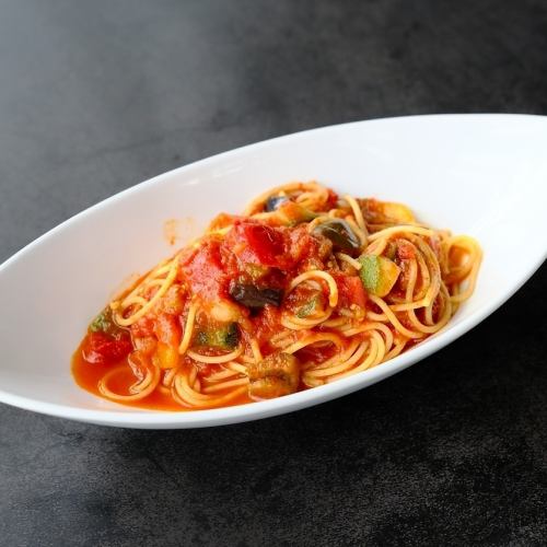 색채 야채 토마토 소스 스파게티