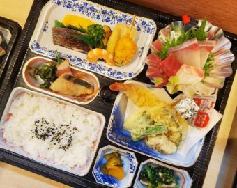 Sashimi included, 2,700 yen. We accept orders for 5 or more.Reservations required at least 3 days in advance