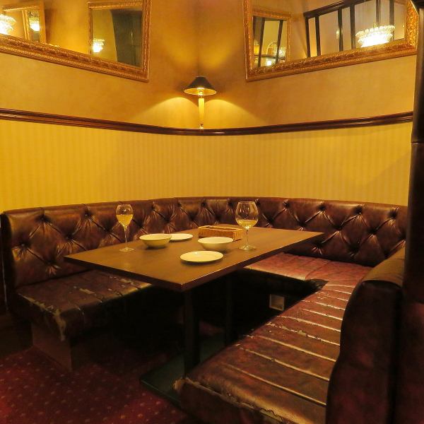[Outstanding atmosphere! For adult girls' associations and small banquets] We have BOX sofas for 3 to 8 people x 2 seats.It is a dining bar where you can stop by for lunch with colleagues or after work.The sofa seats where you can sit comfortably around the table are a nice point to have a conversation ♪ We are proud of the menu and wine and champagne that are easy to use for birthdays and anniversaries ♪