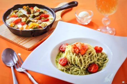 【ランチ限定】鮭と大葉のジェノベーゼ風冷製パスタと夏野菜の焼きカプレーゼ