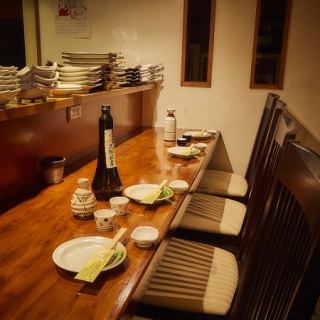 2名席のテーブルが3つございます