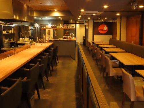 <p>木の温もりを感じる店内。お洒落で落ち着く雰囲気。ついつい長居しちゃいます♪</p>