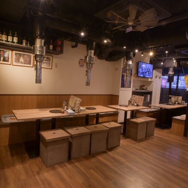 【新橋駅徒歩3分】入りやすい店内で席と席の間はゆったりしております♪120分食べ放題&飲み放題の大変お得なプランがあります！！牛カルビ・和牛ロース・豚カルビ・上ホルモンなどが食べ放題◎お食事はユッケジャンクッパorビビンバからお選びいただけます♪