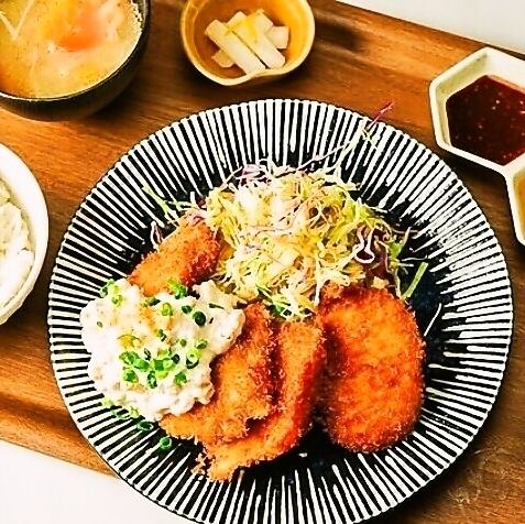 ムネとモモ食べ比べ『鶏カツ定食』