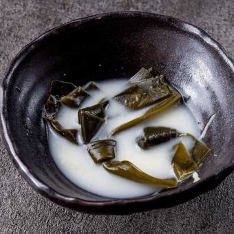 3 pieces of knotted kelp