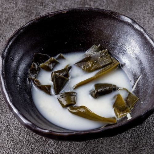 3 pieces of knotted kelp