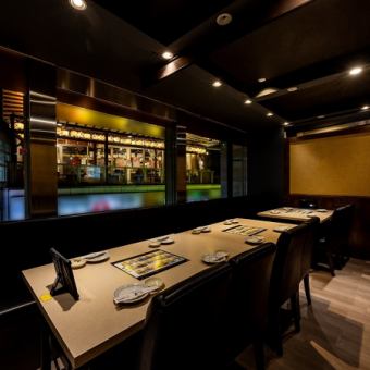 A semi-private room with table seating for up to 10 people.It can be used for various occasions such as girls' nights, group dates, and small drinking parties.Please relax with friends in a warm Japanese space.
