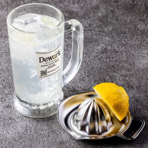 We offer a wide variety of cocktails and freshly squeezed sours!