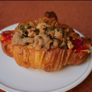 【MELLOWのアレンジクロワッサン】ジンジャーポークと2色のアグロドルチェ