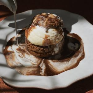 アマレット香るチョコソースのティラミス風シュークリーム