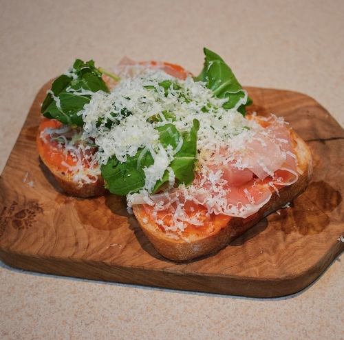プロシュートとルッコラのタルティーヌ