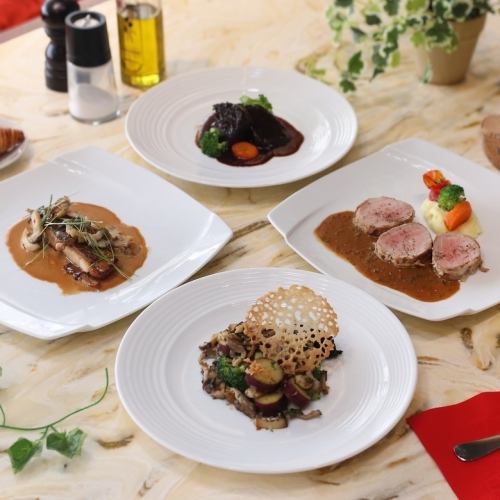 Lunch only! [Choose your main course and half buffet] from 1,700 yen