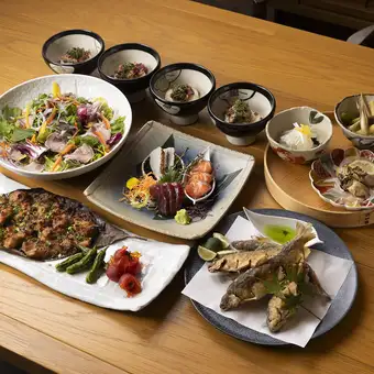 【僅限週一至週四！超值2.5小時暢飲！ 】盡享刺身、大山雞和時令香魚♪ 日式食材盛宴套餐