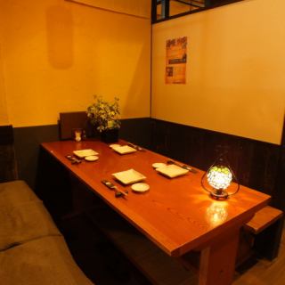 ●[~For small banquets, table seats, up to 4 people~]● Seats for 4 people where you can have fun chatting with friends♪ Perfect for a drinking party with a small group! /Birthday/Anniversary/Entertainment