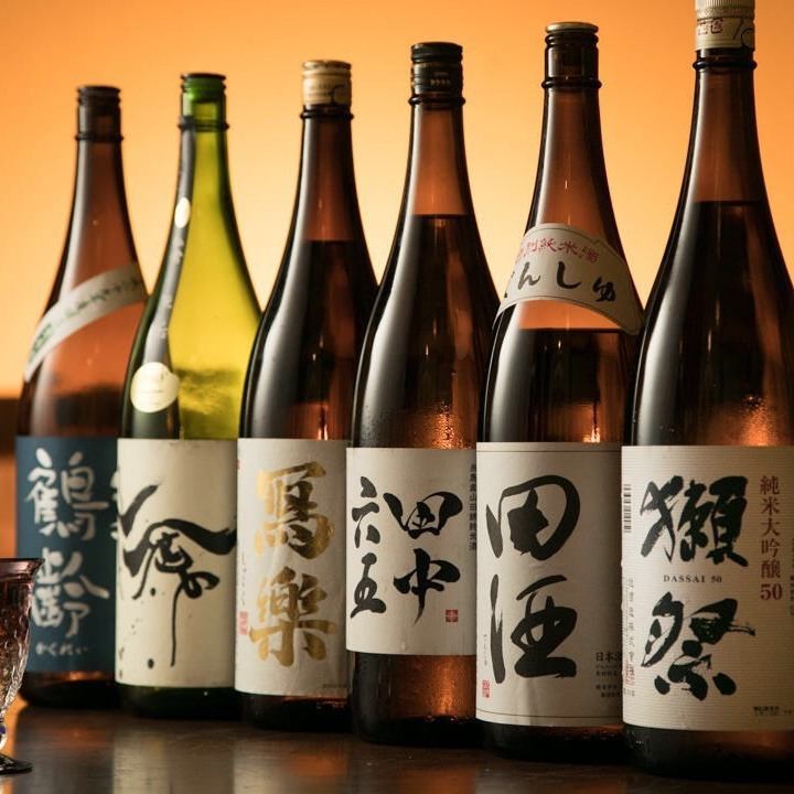 We offer sake carefully selected by the owner from various regions.