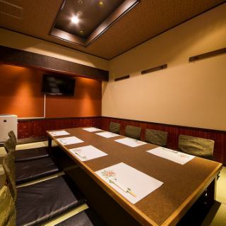 [Completely private room] Our proud hideaway private room.Available for up to 8 people.You can enjoy your meal while watching TV.