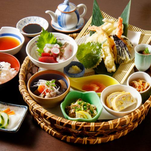 [Lunch] Our most popular “Hanakago Gozen”