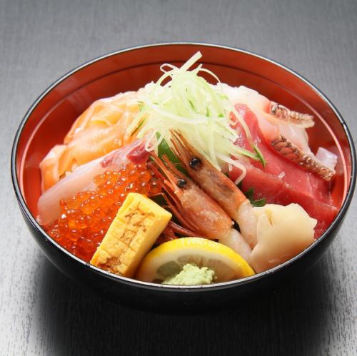 Shogetsutei’s specialty “Colorful Seafood Bowl”