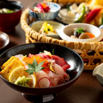[Lunch only] "Hana Kago Seafood Bowl Set Meal"