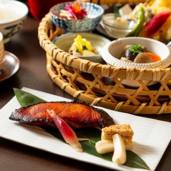 [Lunch only] "Hana Kago 'Silver Cod Mirin' Set Meal"