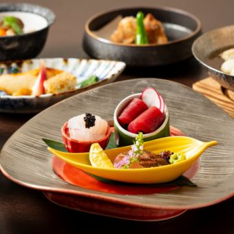 “壹岐”怀石料理套餐:包含博多饕餮煮和炸鲷鱼骨等8道菜