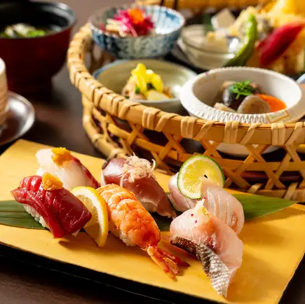 [Lunch only] "Flower Basket Nigiri Sushi Set Meal"
