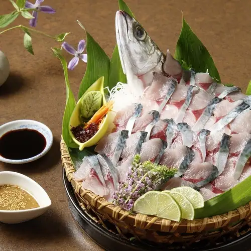 Live mackerel sashimi