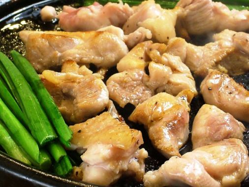 [Yakitori Izakaya that is particular about the ingredients in Mitsuyoshi ~ Jidori Chaya ~] Nichinan chicken stone grilled from Miyazaki