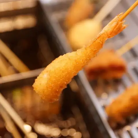 밖은 바삭 바삭, 안은 육즙! 재료뿐만 아니라 옷도 고집한 꼬치 튀김!