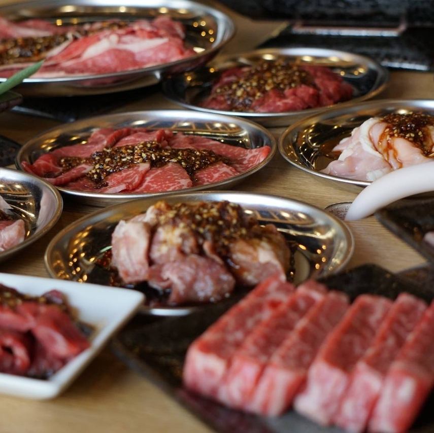 名物!秘伝だれ 名物アカ418円(税込)/名物シロ418円(税込)