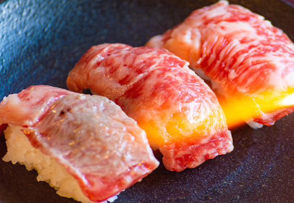 国産牛 炙り牛寿司 三貫盛り