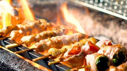 请光临本店,品尝美味正宗的烤鸡串。