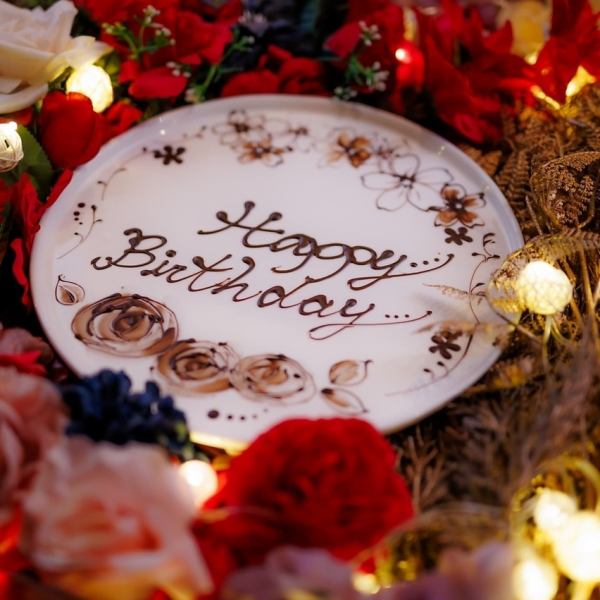 落ち着いた居心地の良さを兼ね備えています!記念日や誕生日のサプライズに最適な特別感がありつつ、会話を楽しみながらゆったり過ごせるのが魅力的です!写真映えするBitにしかないお花プレート!歓迎会や送別会にも最適で、大切なひとときをより楽しく過ごして頂けます!スタッフ一同心よりお待ちしております!