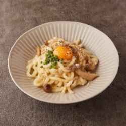 蒸し鶏と木の子のカルボナーラうどん