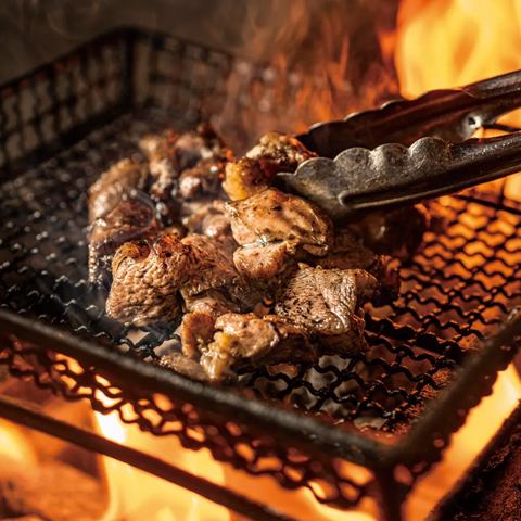 炭火の香りが食欲そそる！ジュワッと旨味が弾ける知覧鶏炭火焼き！