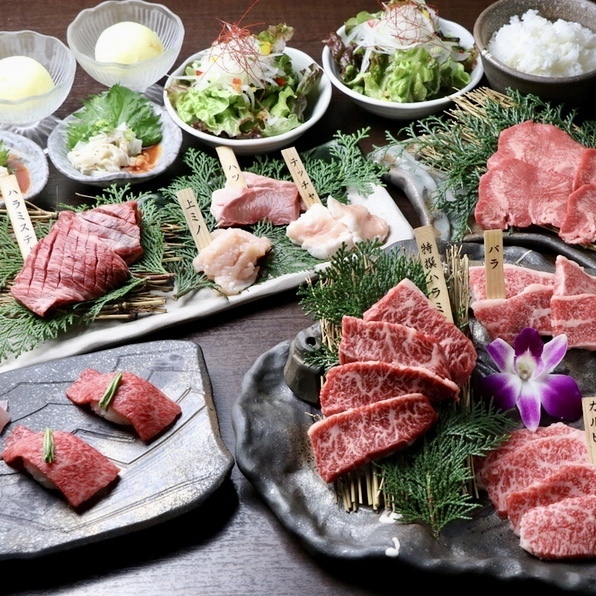 特上和牛ロース肉でうにを巻いて極上うにく♪各種ご宴会にどうぞ