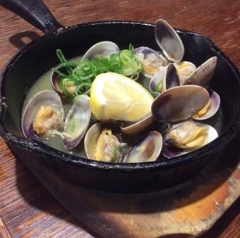 Grilled clams with butter
