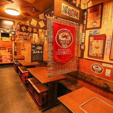 【テーブル席】最大16名様でのご利用も可能◎ブラインドにより仕切りもあるので周りのお客様を気にせずにお食事が楽しめます♪大人数での宴会や、ご友人同士集まっての飲み会にもぴったり☆美味しいお酒と自慢の料理をお供に、楽しい時間をお過ごしくださいね！