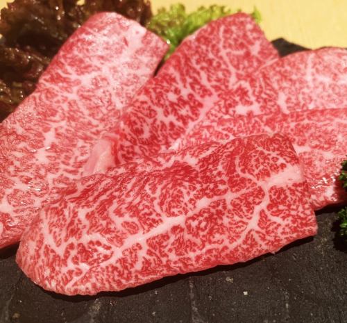 Super luxurious!! Specially selected Kuroge Wagyu beef short ribs