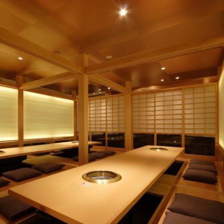 The private sunken kotatsu room can accommodate up to 32 people. Enjoy delicious yakiniku for a perfect banquet.